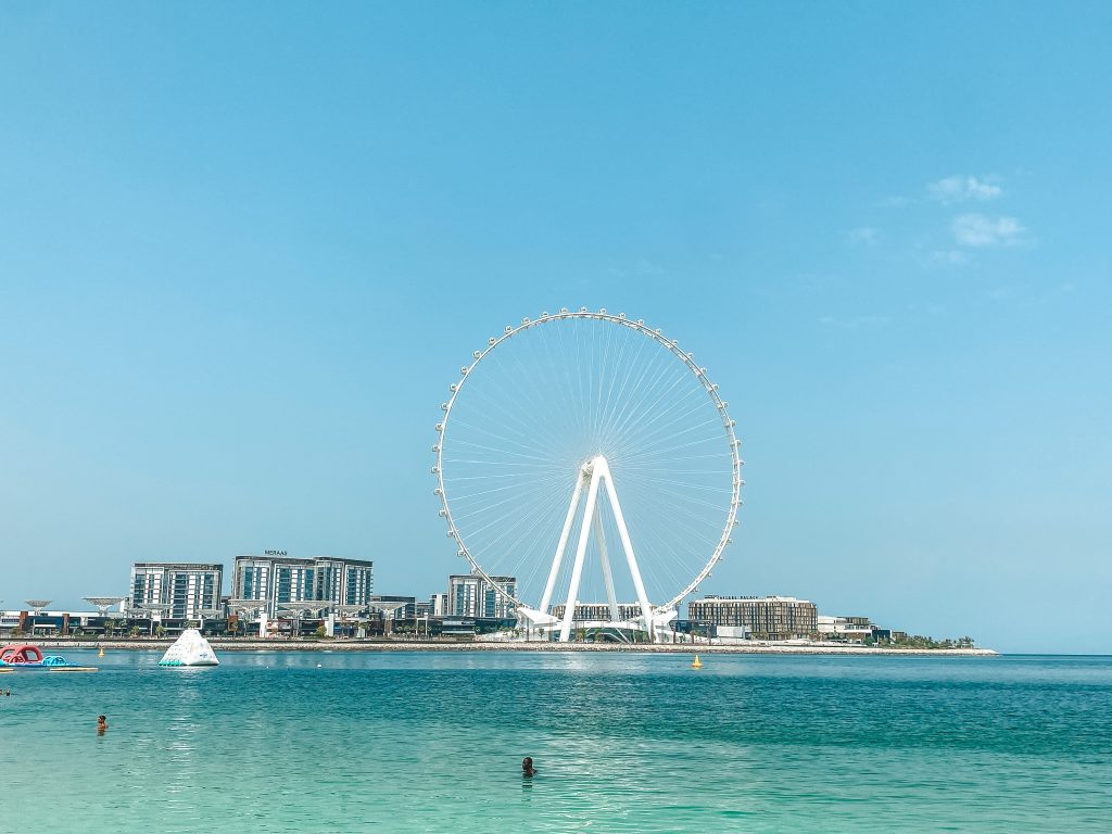 Ausblick vom Strand auf Ain Dubai